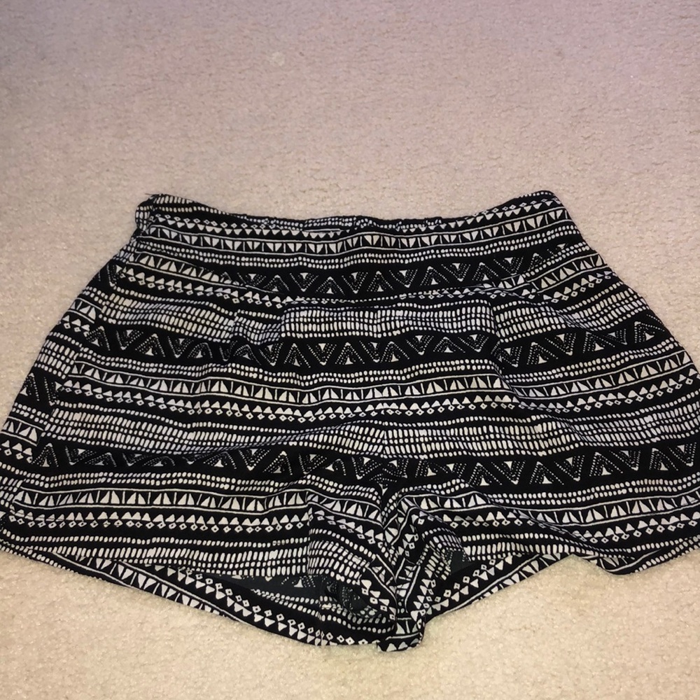 Black and white fashion shorts